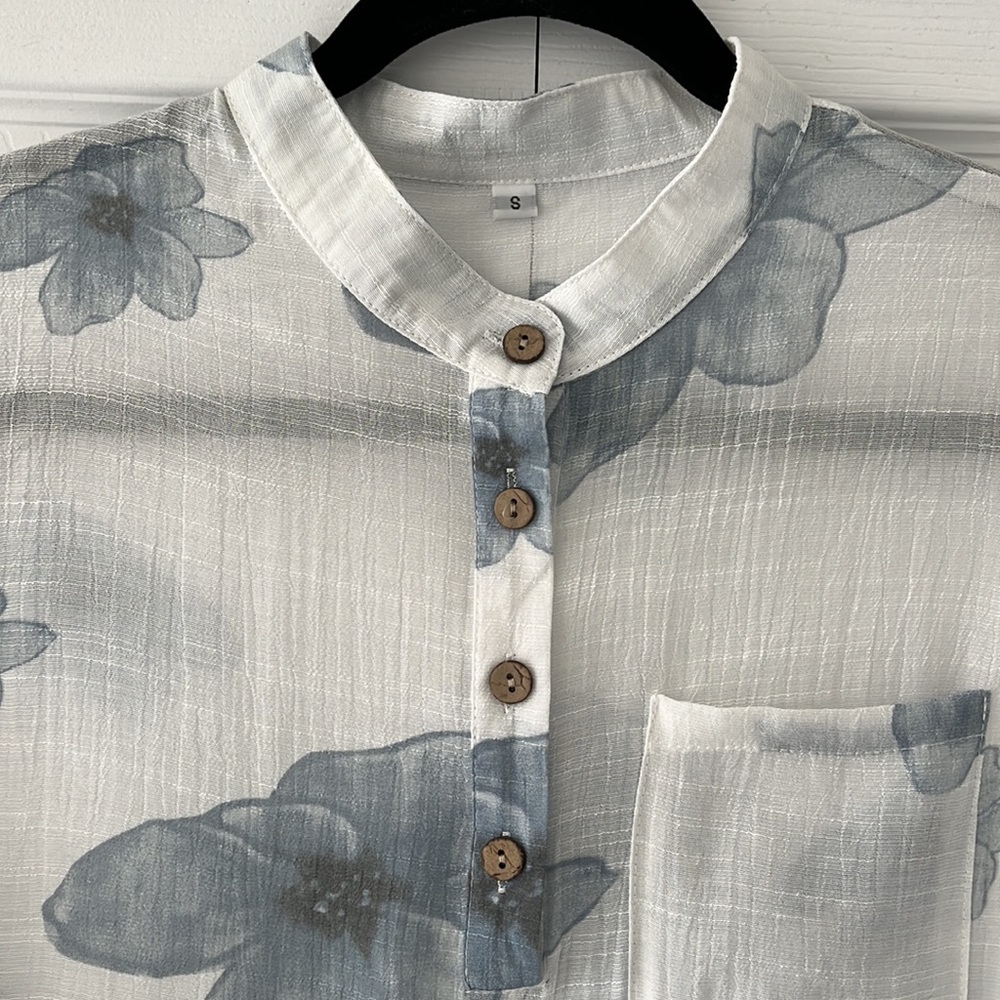 Floral blouse - Picture 2 of 5
